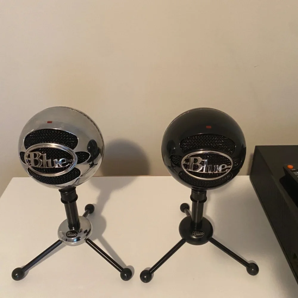 Microphone - Picture 3 of 5